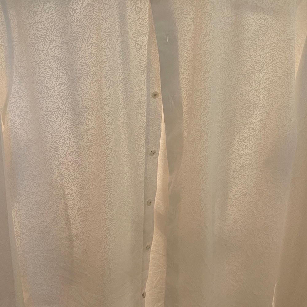 Slim fits men’s dress shirt